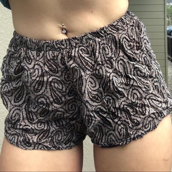 Brandy Melville Patterned Cotton Shorts - Picture 1 of 2